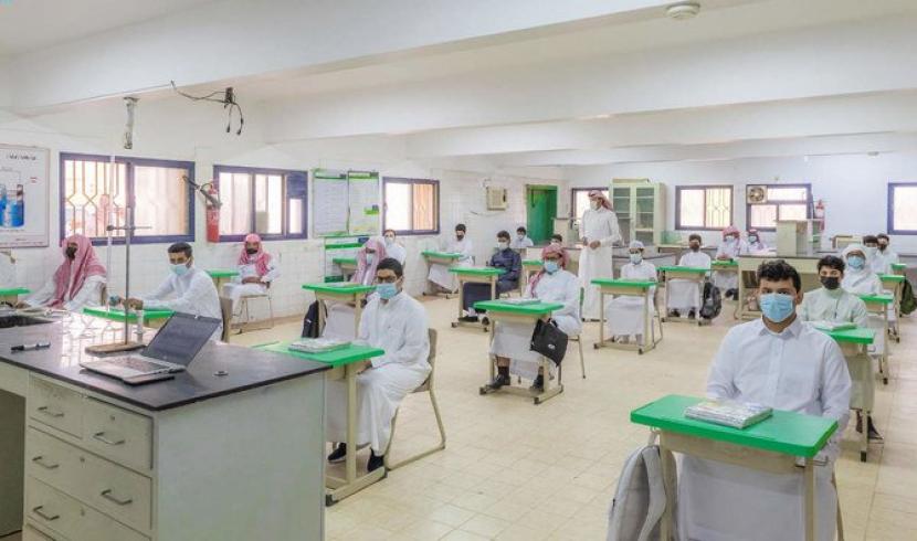 Suasana sekolah tatap muka di Arab Saudi. Arab Saudi memberlakukan pembelajaran tatap muka tahun ajaran ini