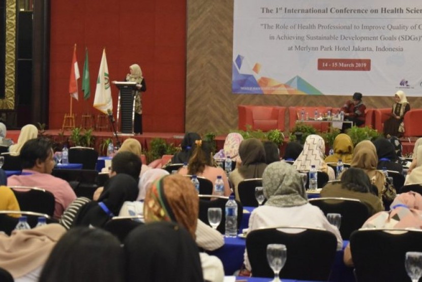 Suasana seminar internasional ICHS yang diadakan oleh Fakultas Ilmu Kesehatan (Fikes) Unas.