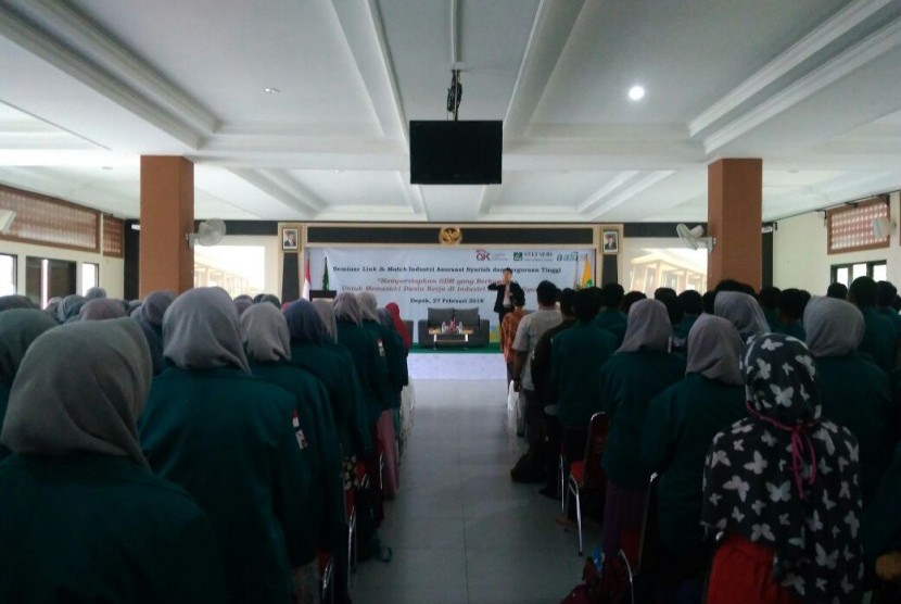 Suasana seminar link & match asuransi syariah dan perguruan tinggi yang digelar SEBI, bekerja sama dengan OJK dan AASI.