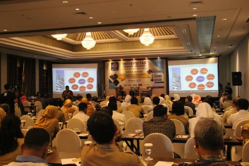 Suasana seminar nasional tentang digital marketing untuk UMKM yang digelar oleh  UBSI Kampus Solo.