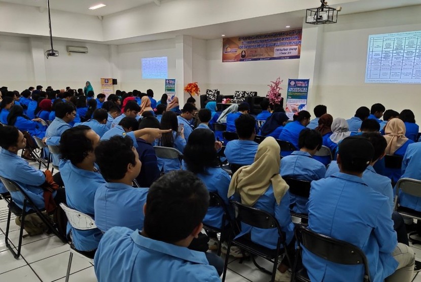 Suasana  Seminar PKM di STMIK Nusa Mandiri Kampus Jatiwaringin, Jakarta.