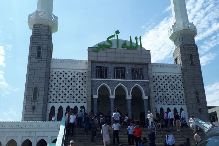 Suasana shalat Jumat di Masjid Itaewon, Korea Selatan.