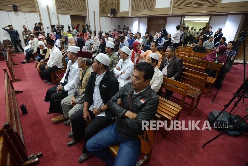  Suasana sidang dugaan kasus penistaan agama dengan terdakwa Gubernur DKI Jakarta, Basuki Tjahaja Purnama.