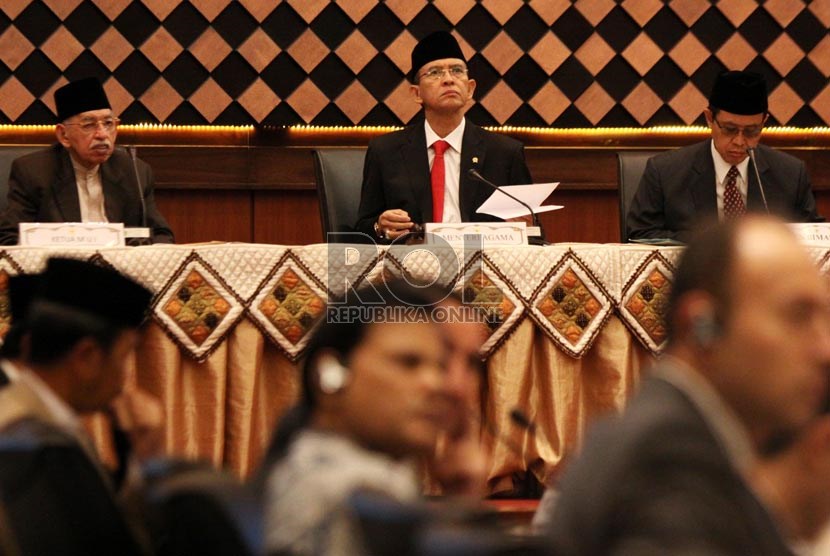   Suasana sidang isbat penetapan 1 Syawal 1434 H yang dipimpin oleh Menteri Agama Suryadharma Ali di kantor Kemenag, Jakarta, Rabu (7/8).   (Republika/ Yasin Habibi)
