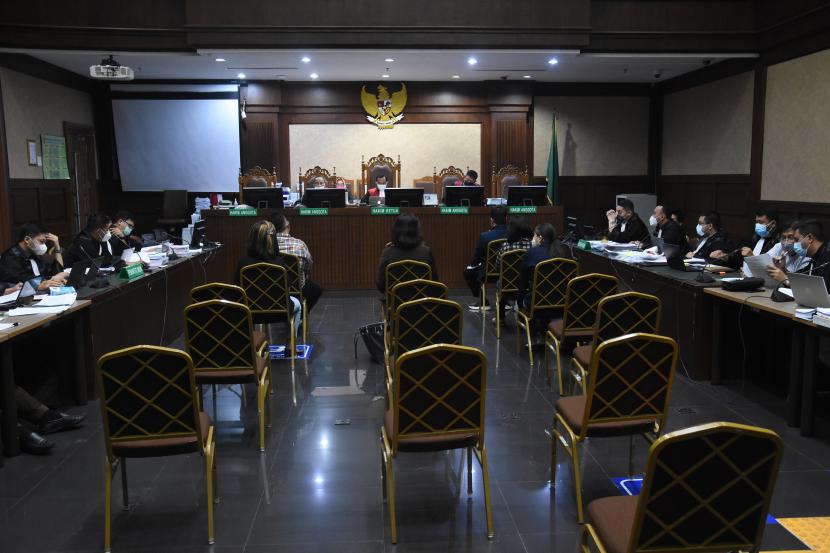 Suasana sidang lanjutan kasus korupsi Asabri dengan terdakwa Heru Hidayat dan Lukman Purnomosidi di Pengadilan Tipikor, Jakarta, Rabu (13/10/2021). Sidang kasus korupsi pengelolaan keuangan dan dana investasi pada PT Asuransi Sosial Bersenjata Republik Indonesia (Asabri) yang merugikan keuangan negara sebesar Rp22,78 triliun tersebut beragendakan mendengarkan keterangan enam saksi.