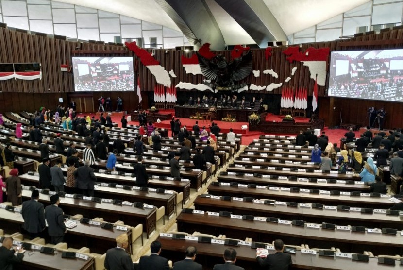 Suasana sidang MPR masa akhir jabatan 2014-2019 di Kompleks Parlemen Senayan, Jakarta, Jumat (27/9). 