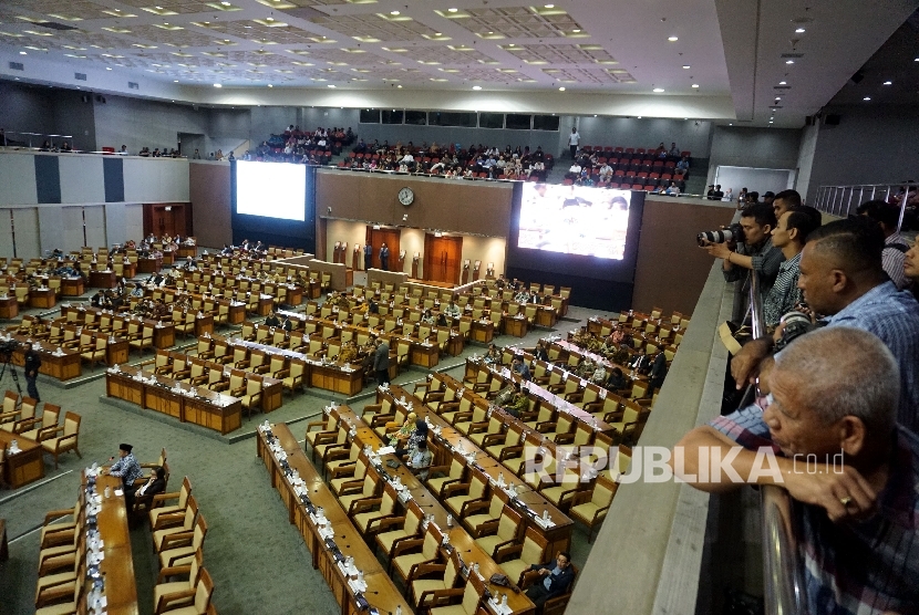 Suasana sidang Paripurna 