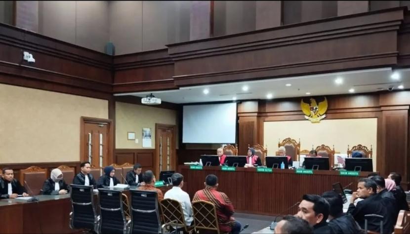 Suasana sidang pembacaan dakwaan kasus korupsi proyek kereta Besitang-Langsa di Pengadilan Tipikor Jakarta, Senin (15/7/2024).