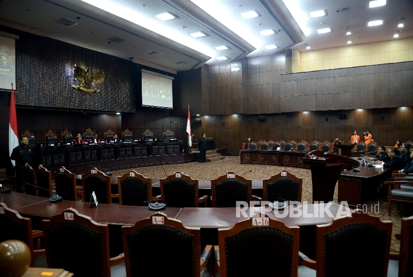 Suasana sidang perbaikan hak angket DPR terhadap KPK di gedung Mahkamah Konstitusi (MK), Jakarta, Kamis (27/7).