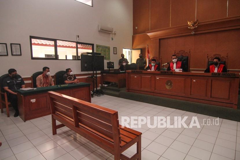 PN Depok Hentikan Sementara Persidangan Mulai 28 Juni. Suasana sidang di Pengadilan Negeri Kota Depok, Depok, Jawa Barat.