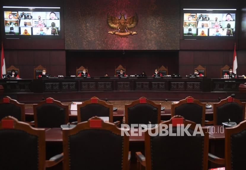 Suasana sidan secara virtual di gedung Mahkamah Konstitusi, Jakarta, Senin (28/9). (ilustrasi)