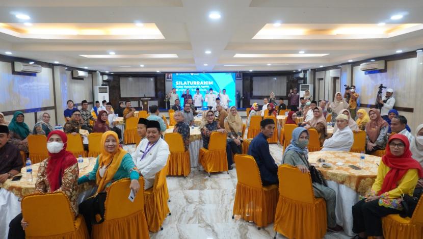 Suasana silaturahim sekaligus peluncuran layanan Raudhah Eye Laser Center di Auditorium KH Ahmad Dahlan RS Islam Cempaka Putih Jakarta, Jumat (1/12/2023).