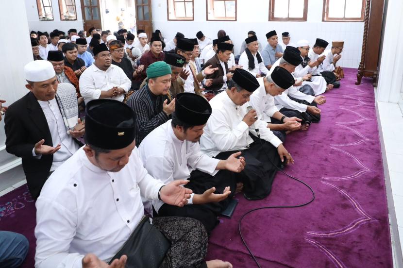 Suasana silaturahmi di Pondok Pesantren (Ponpes) Cipasung, Tasikmalaya, Jawa Barat.