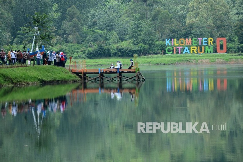 Suasana Situ Cisanti yang merupakan hulu Sungai Citarum atau Kilometer 0 Citarum, di Kabupaten Bandung.
