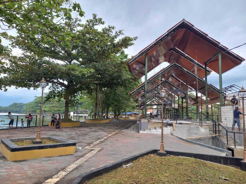 Suasana Situ Gede di Kecamatan Mangkubumi, Kota Tasikmalaya, setelah direvitalisasi tahap pertama, Selasa (3/1/2023). 