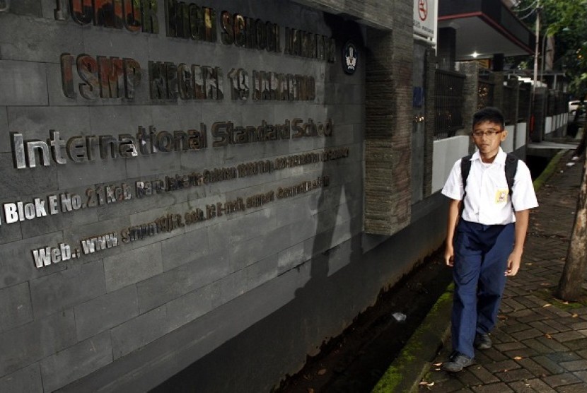 Seorang siswa salah satu SMP Negeri di Jakarta