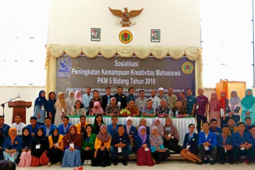 Suasana sosialisasi Peningkatan Kemampuan Kreativitas Mahasiswa di Mataram, NTB, Kamis (22/2).