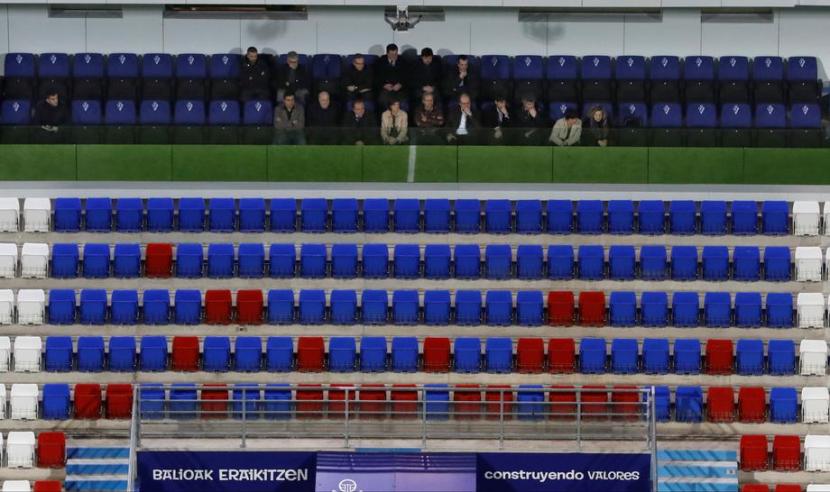 Suasana Stadion Eibar, Basque, saat pandemi covid-19 melanda Spanyol. 