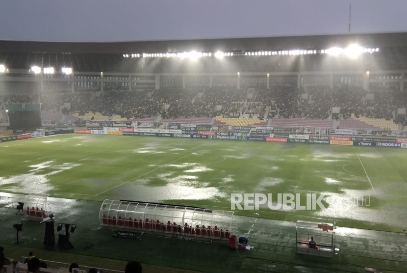 Suasana Stadion Manahan Solo pada final Liga 2 2025, Rabu (2622025)