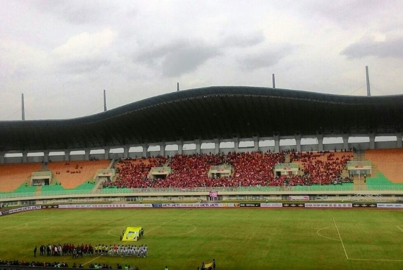 Suasana Stadion Pakansari, Bogor pada laga uji coba Indonesia vs Myanmar, Selasa (21/3).