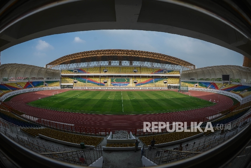  Suasana Stadion Wibawa Mukti yang berada di Kabupaten Bekasi, Jawa Barat, Kamis (1/9). (Republika/Raisan Al Farisi)