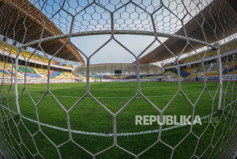 Suasana salah satu satu stadion untuk pertandingan sepakbola PON XIX Jawa Barat. (ilustrasi) (Republika/Raisan Al Farisi)