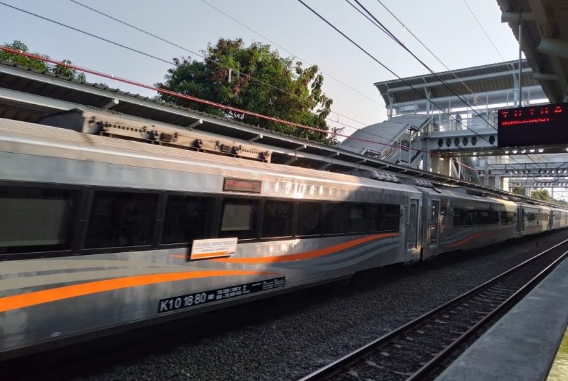 Suasana Stasiun Telaga Murni yang diresmikan hari ini (13/8) oleh Menteri Perhubungan Budi Karya Sumadi. Stasiun tersebut berada di dalam kawasan Perumahan Metland, Cibitung, Kabupaten Bekasi. 