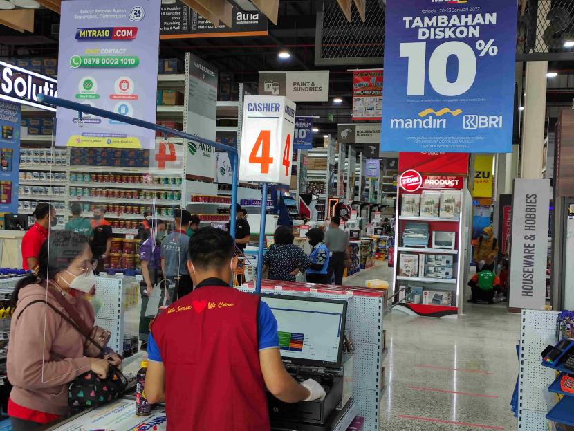 Suasana superstore Mitra10 di Riau, Pekanbaru, Kamis (20/1/2022).Kinerja pemilik jaringan distribusi dan ritel modern bahan bangunan Mitra10, PT Catur Sentosa Adiprana Tbk. (CSAP), diproyeksi bakal cemerlang ke depannya. Hal tersebur didukung pemulihan yang kuat di sektor properti.