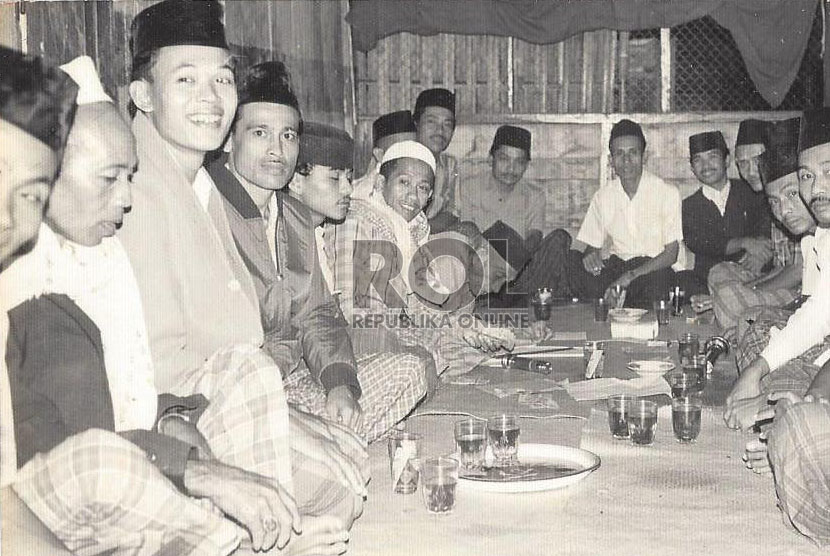 Suasana syukuran keberangkatan haji di tahun 1970-an. 