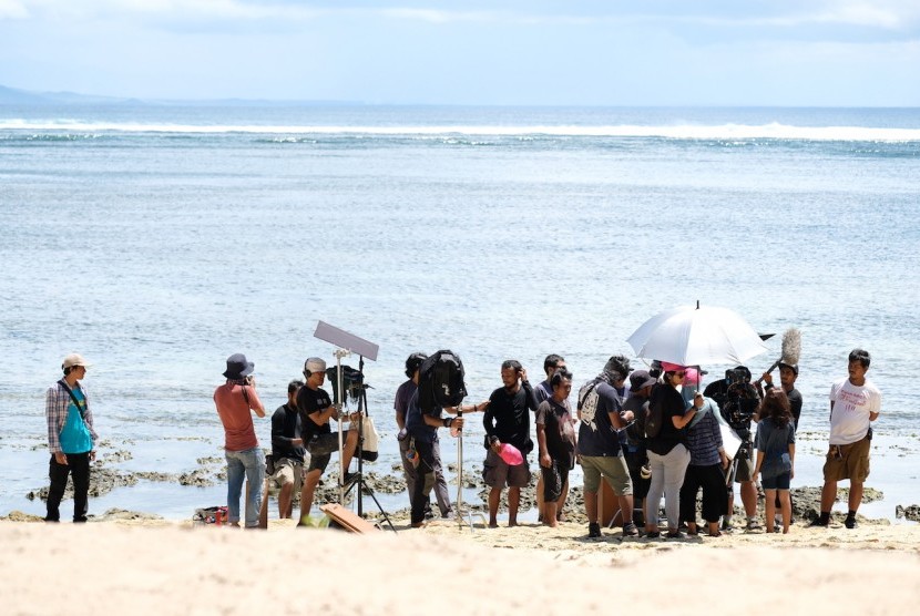 Suasana syuting film. Sebanyak 22 rumah produksi dinyatakan lolos seleksi Bantuan Pemerintah Promosi Film Indonesia dalam lingkup program Pemulihan Ekonomi Nasional (PEN) sektor film yang diharapkan dapat menumbuhkan serta menggeliatkan kembali perfilman Indonesia. 