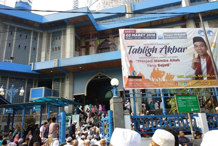 Suasana tablig akbar Ustaz Abdul Somad di Masjid Al Azhar Bekasi, Sabtu (3/3).