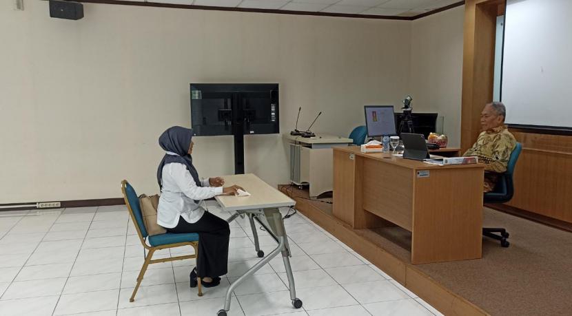 Suasana tahapan seleksi akhir calon hakim adhoc HAM yaitu sesi wawancara di Pusdiklat MA, Bogor pada Rabu (20/7). Kegiatan itu diikuti oleh 33 peserta yang telah lolos tes tertulis. 