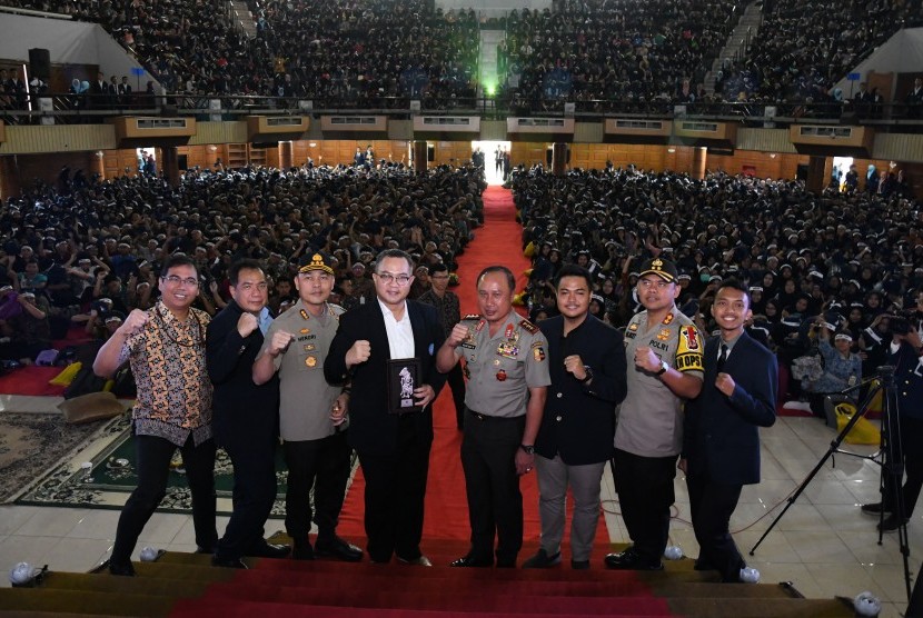 Suasana talk show Bela Negara untuk maahsiswa baru IPB University di Grha Widya Wisuda, Kampus Dramaga, Bogor, Jawa Barat, Jumat  (9/8).