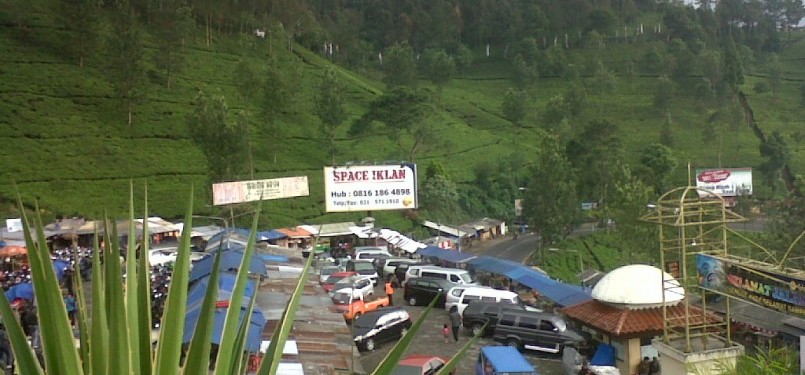 Suasana tempat parkir di Masjid At-Ta'awun, Puncak,Bogor/Ilustrasi