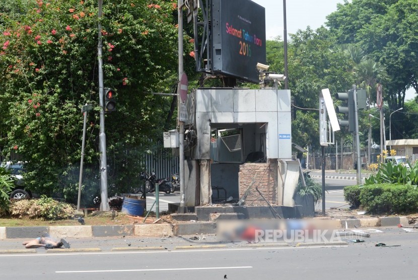 Korban ledakan bom di Sarinah, Jakarta, Kamis (14/1). (Republika/Yasin Habibi)