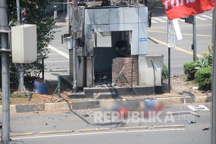 Korban ledakan bom di Sarinah, Jakarta, Kamis (14/1). (Republika/Yasin Habibi)