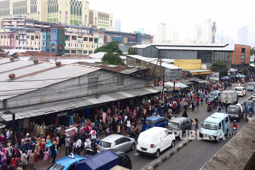 Suasana terkini trotoar pinggir Jalan Jati Baru Raya, Tanah Abang, Jakarta Pusat (ilustrasi)