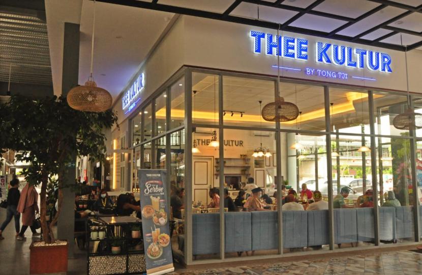 Suasana Thee Kultur, di dalam kawasan Rest Area (Resta) Pendopo KM 456 B di ruas tol Semarang- Solo, Kota Salatiga, Jawa Tengah. Tempat peristirahatan adalah salah satu lokasi yang dapat menyebabkan para pelaku perjalanan terpapar virus. 