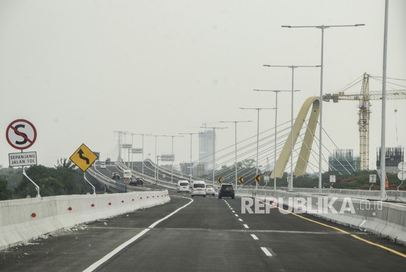 Menteri PUPR memastikan Jalan Tol Layang Jakarta – Cikampek siap diresmikan.