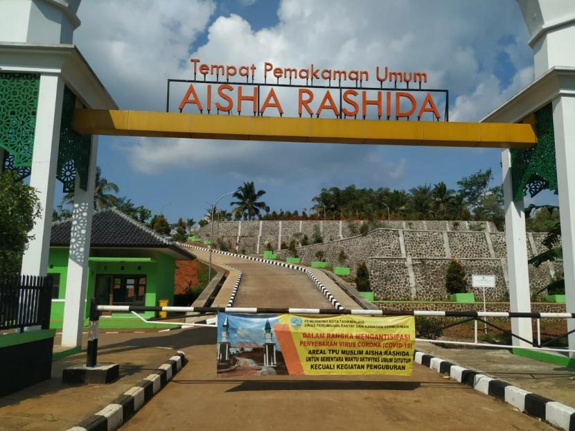 Suasana TPU Aisha Rashida di Kelurahan Setiawargi, Kecamatan Tamansari, Kota Tasikmalaya, Selasa (1/9). TPU seluas 6,3 hektare itu digunakan sebagai tempat pemakaman untuk pasien Covid-19 beragama Islam di Kota Tasikmalaya. 