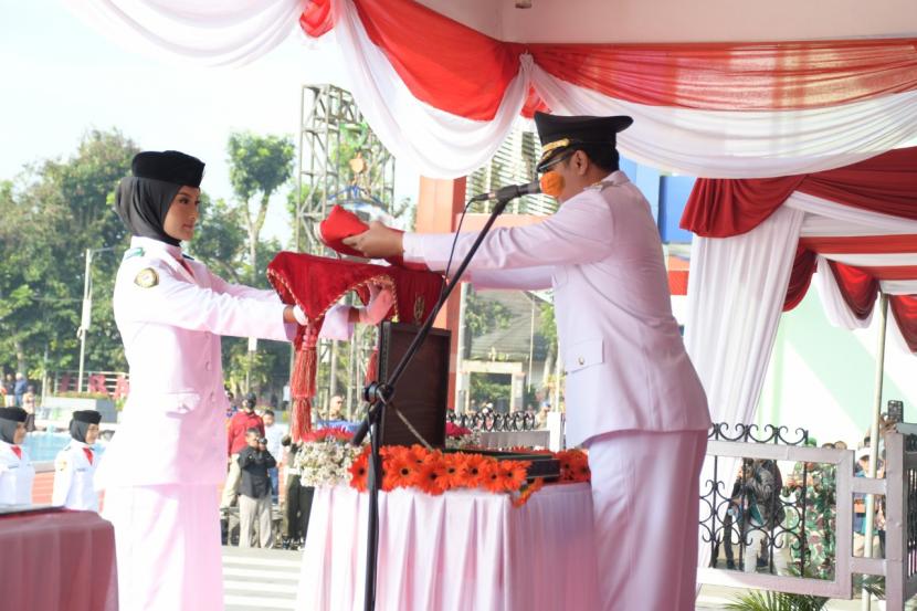 Suasana upacara peringatan HUT Kemerdekaan Republik Indonesia tingkat Kota Sukabumi di Lapang  Merdeka Kota Sukabumi, Rabu (17/8/2022).