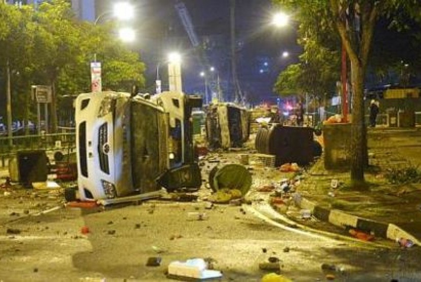 Suasana usai kerusuhan di kawasan Race Course Road dan Buffalo Road, Singapura, pada Senin (9/12/2013)