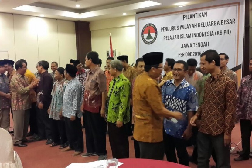 Suasana usai pelantikan Pengurus Wilayah Perhimpunan Keluarga Besar Pelajar Islam Indonesia (PKB PII) Jawa Tengah periode 2016-2020.