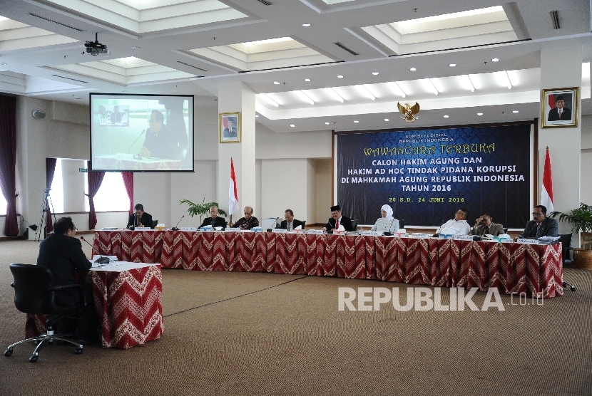 Suasana wawancara terbuka seleksi Calon Hakim Agung di Komisi Yudisial, Jakarta, Senin (20/6). 