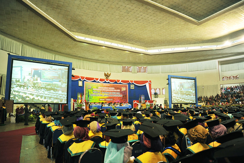 Suasana wisuda di Kampus UMM 