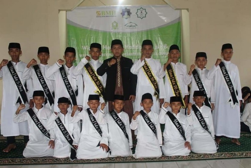 Suasana wisuda tahfizh Alquran yang diadakan oleh BMH dan Hidayatullah di Maros, Sulawesi Selatan.