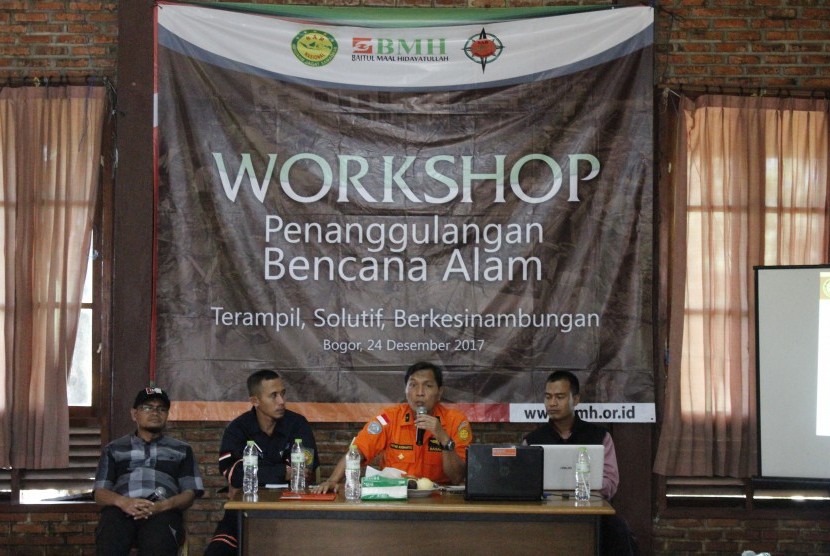 Suasana workshop penanggulangan bencana yang diadakan oleh BMH dan Basarnas.