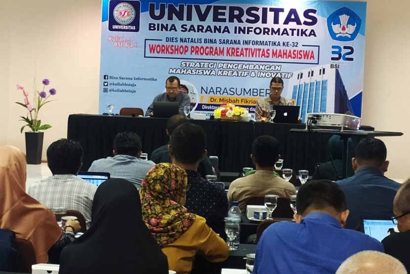 Suasana workshop Program Kreativitas Mahasiswa (PKM) dengan mengusung tema Strategi Pengembangan Mahasiswa Kreatif dan Inovatif di kampus UBSI Kaliabang, Bekasi Utara.