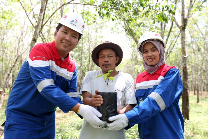 Subholding Gas Pertamina, PT PGN Tbk, memperkuat komitmennya dalam mendukung pertumbuhan industri karet alam berkelanjutan yang berlokasi di sekitar Stasiun Pagar Dewa, Sumatera Selatan. 