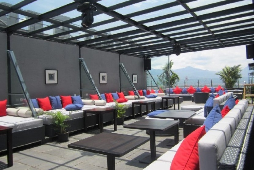 sublime skylounge di Hotel Gino Feruci Bandung